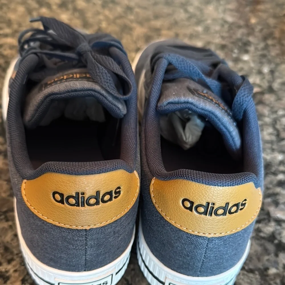 Adidas daily 3.0 Blue and White Casual Sneakers NIB 8